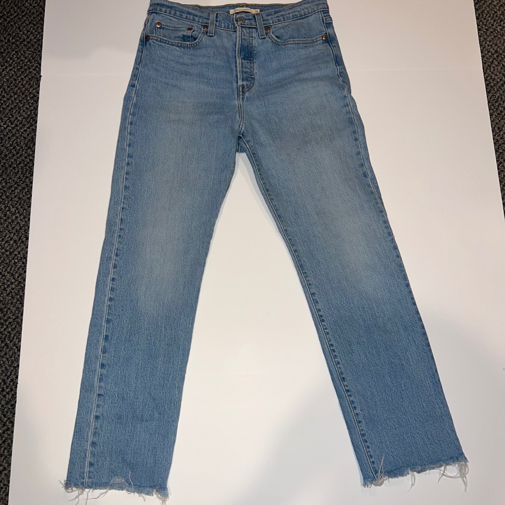 Levi's Wedgie Straight Jeans Womens‎ 28 Light Wash Blue  Raw Hem Denim